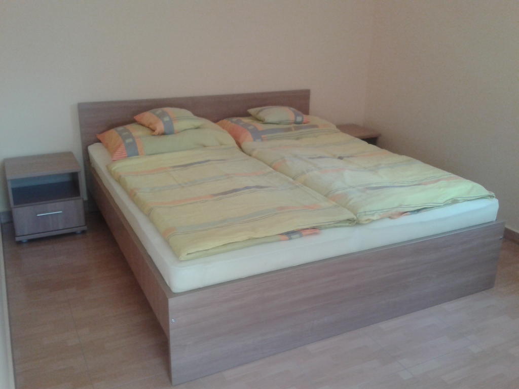 Hatarmenti Vendeghaz Zsira Kamer foto