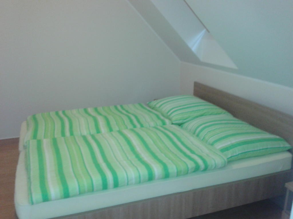 Hatarmenti Vendeghaz Zsira Kamer foto