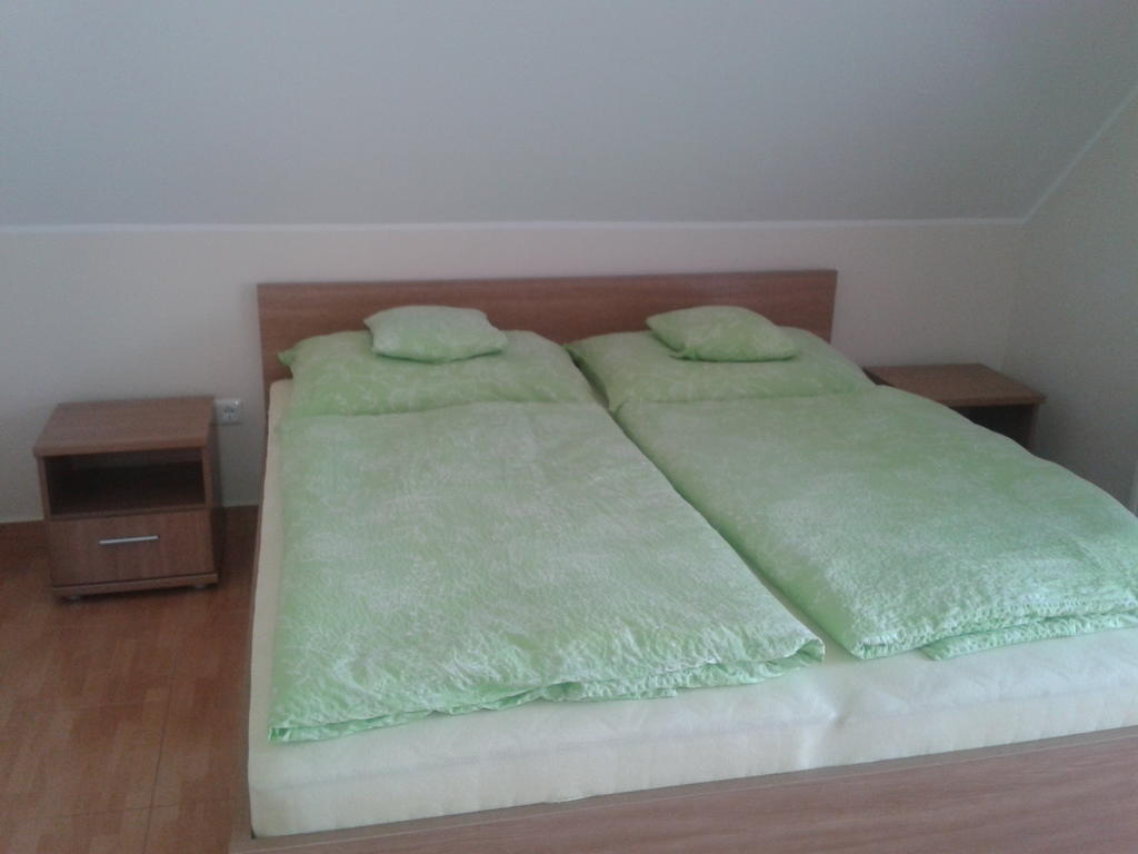 Hatarmenti Vendeghaz Zsira Kamer foto