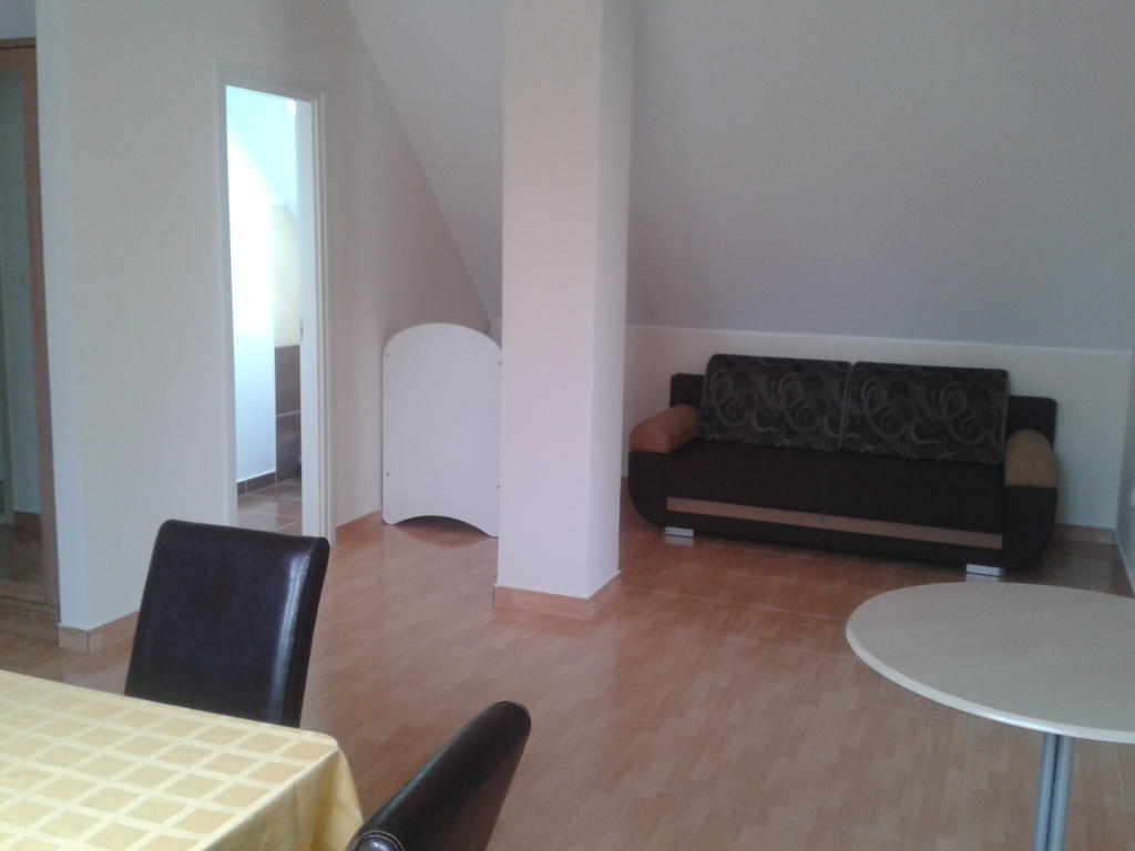 Hatarmenti Vendeghaz Zsira Kamer foto