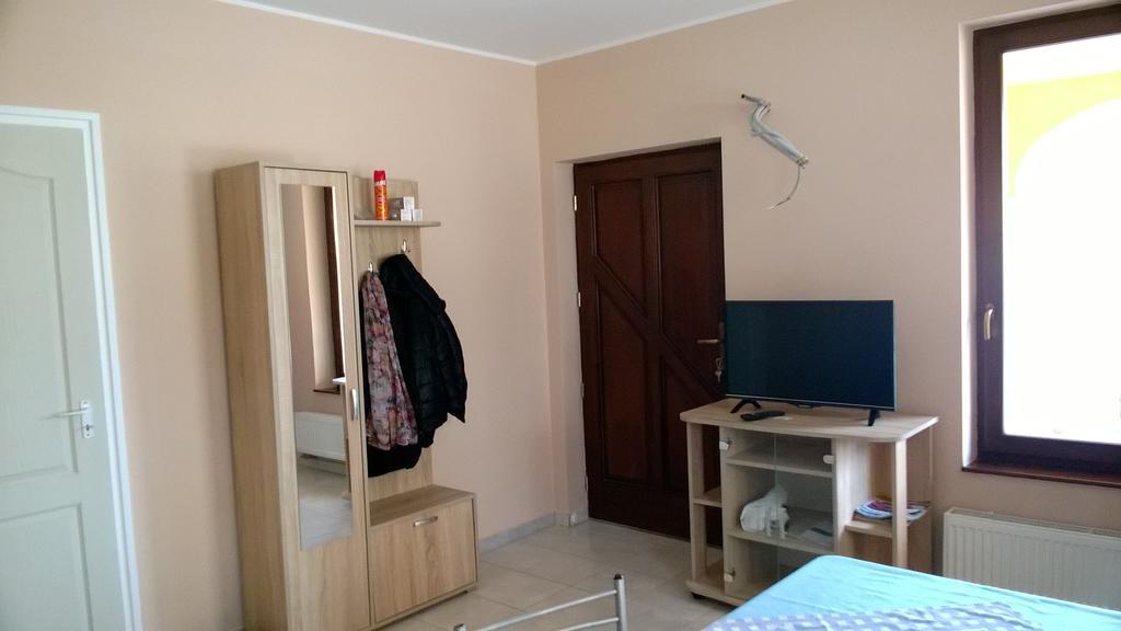 Hatarmenti Vendeghaz Zsira Buitenkant foto